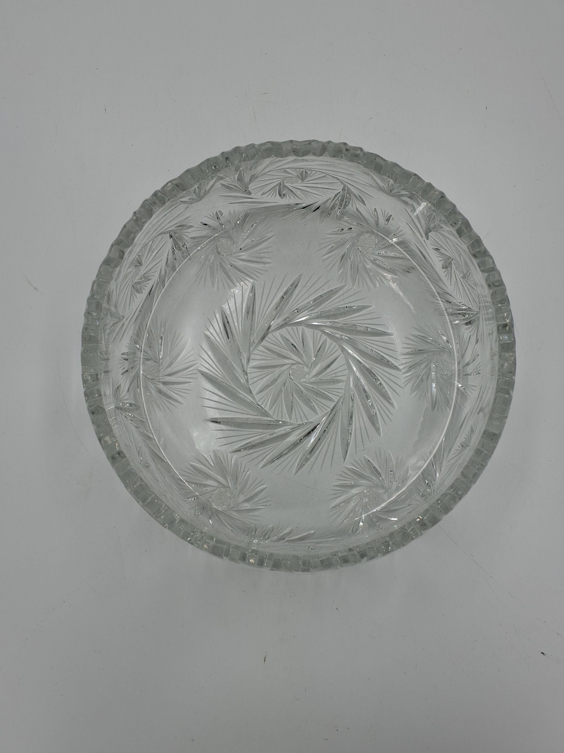 Håndskåret krystal skål